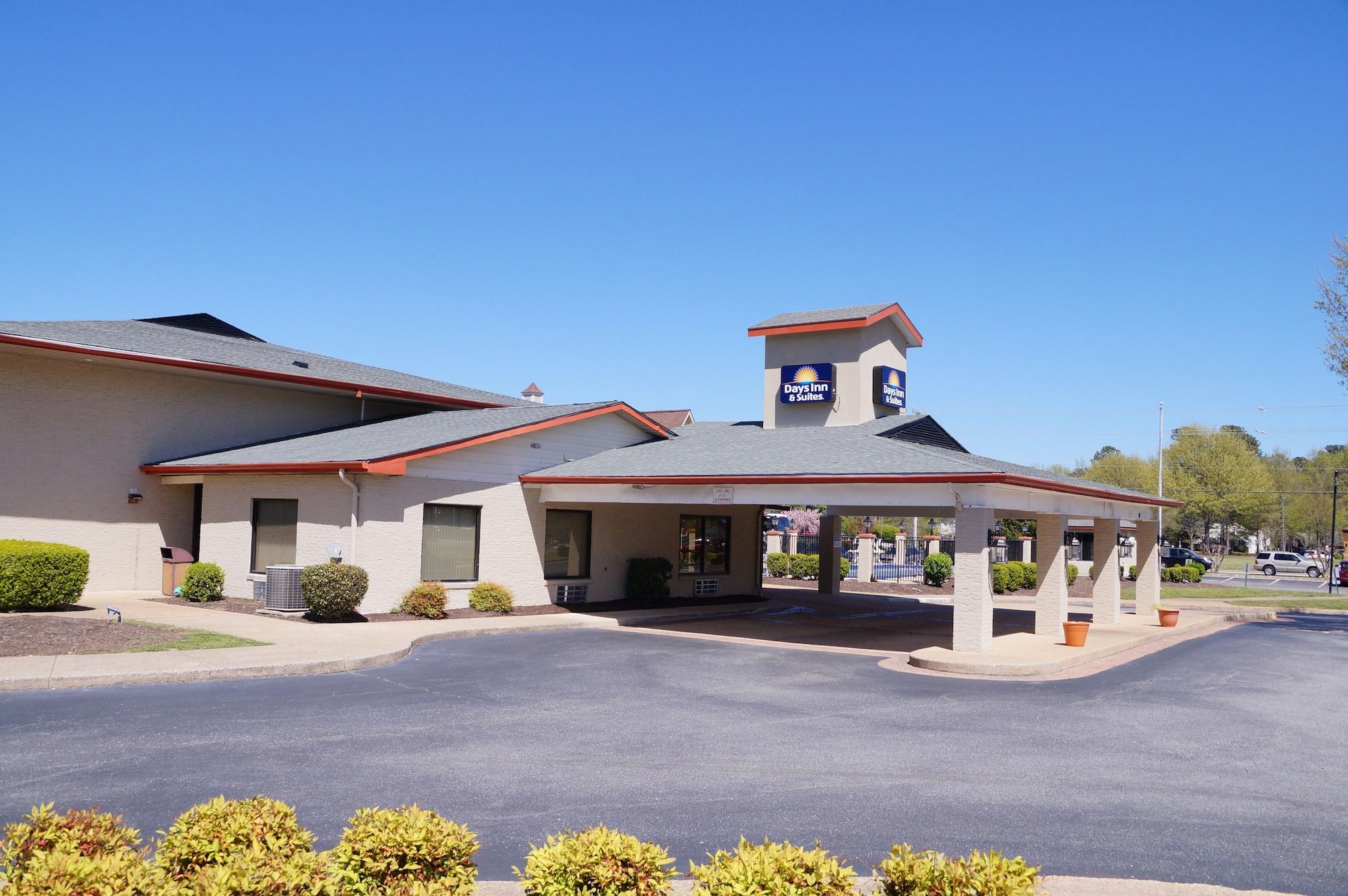 Days Inn & Suites By Wyndham Colonial Williamsburg Exterior photo